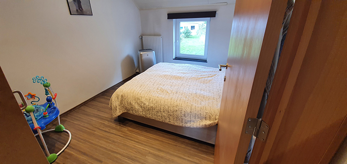 Une photo de la chambre principale